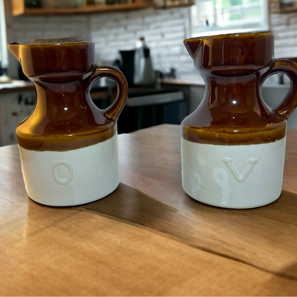 **SOLD**Vintage Brown & White Cruet Set - Picture 2 of 4